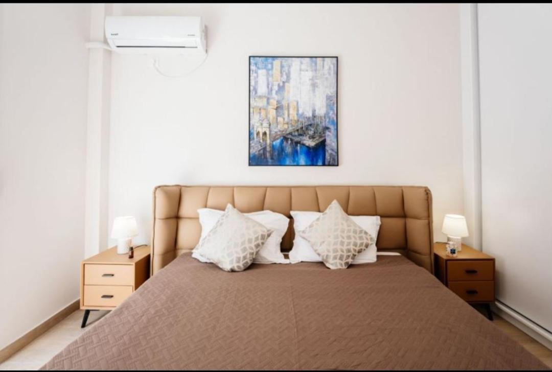 Brand New Nearby Metro Apartment